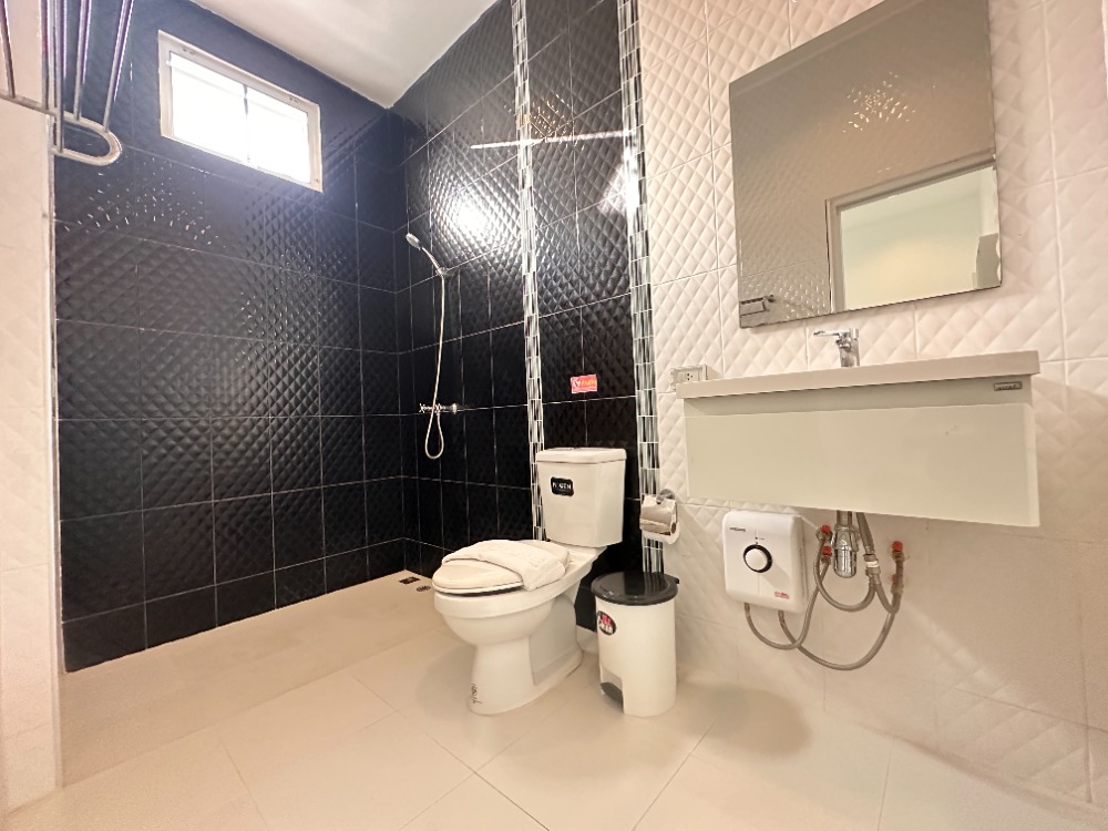 ขายบ้านหัวหิน ประจวบคีรีขันธ์ : 🏡.💦 พูลวิลล่า Le Leaf Hua Hin Pool Villa 💰 ซื้อลงทุนเพื่อปล่อยเช่ารายวัน/รายเดือน หรือจะซื้อไว้ พักอาศัยเอง ก็ คุ้มค่าสุดๆ! 🌿✨  📍 รีสอร์ทพูลวิลล่าสไตล์ Eco Modern Villas บรรยากาศเงียบสงบ ใกล้ชิดธรรมชาติ