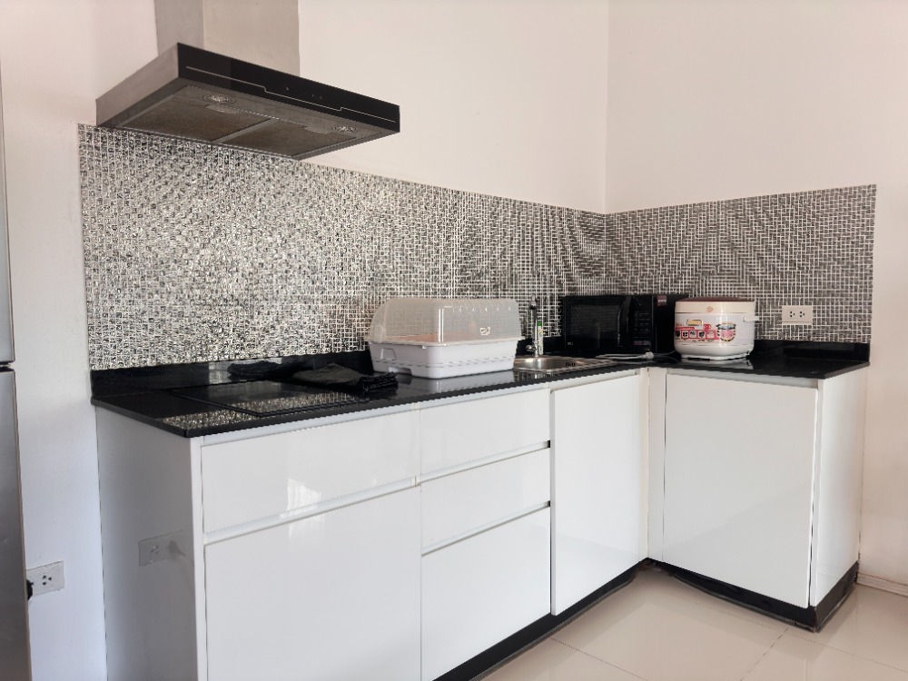 ขายบ้านหัวหิน ประจวบคีรีขันธ์ : 🏡.💦 พูลวิลล่า Le Leaf Hua Hin Pool Villa 💰 ซื้อลงทุนเพื่อปล่อยเช่ารายวัน/รายเดือน หรือจะซื้อไว้ พักอาศัยเอง ก็ คุ้มค่าสุดๆ! 🌿✨  📍 รีสอร์ทพูลวิลล่าสไตล์ Eco Modern Villas บรรยากาศเงียบสงบ ใกล้ชิดธรรมชาติ