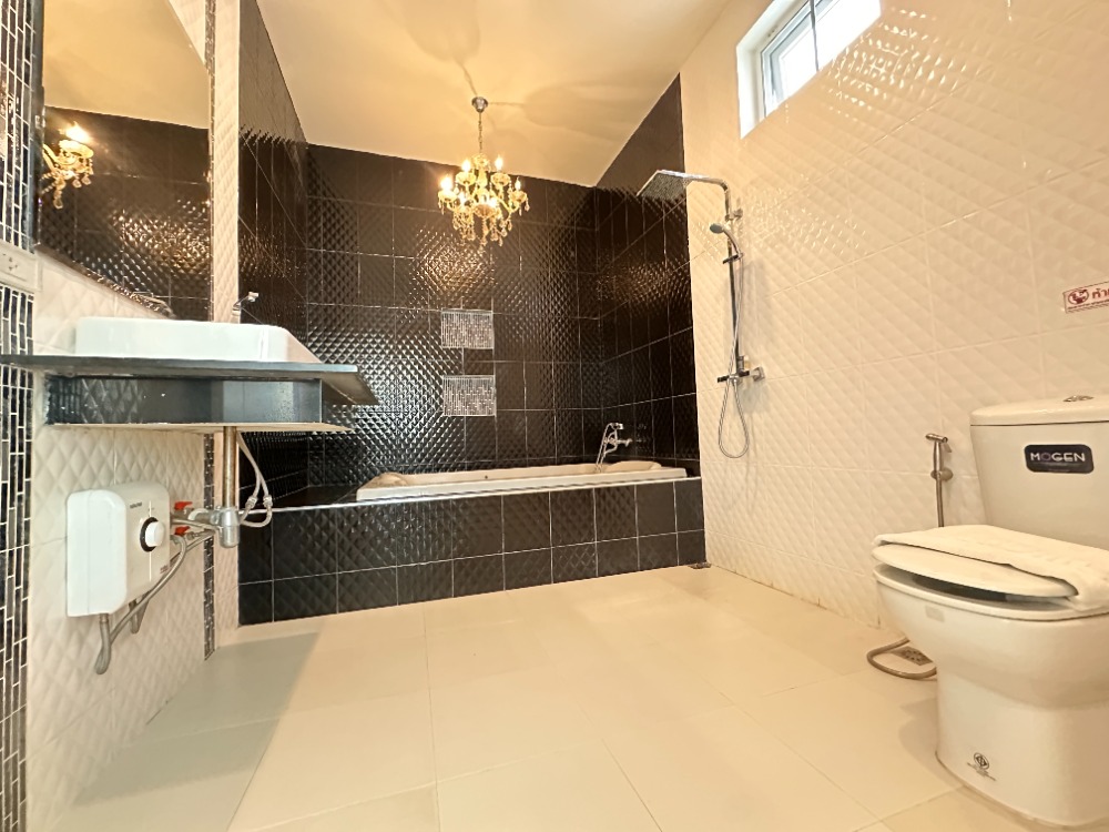 ขายบ้านหัวหิน ประจวบคีรีขันธ์ : 🏡.💦 พูลวิลล่า Le Leaf Hua Hin Pool Villa 💰 ซื้อลงทุนเพื่อปล่อยเช่ารายวัน/รายเดือน หรือจะซื้อไว้ พักอาศัยเอง ก็ คุ้มค่าสุดๆ! 🌿✨  📍 รีสอร์ทพูลวิลล่าสไตล์ Eco Modern Villas บรรยากาศเงียบสงบ ใกล้ชิดธรรมชาติ