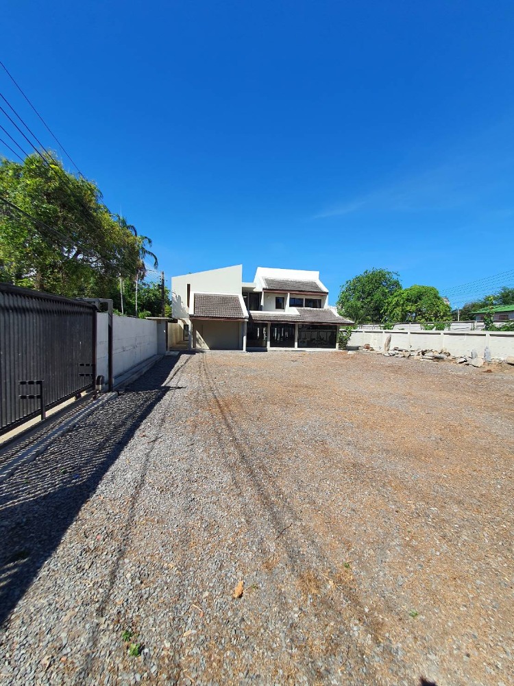 For SaleLandPinklao, Charansanitwong : For sale Land 39 square wah with a house in Bang Khun Non Soi 24 Bak Kok Noi,