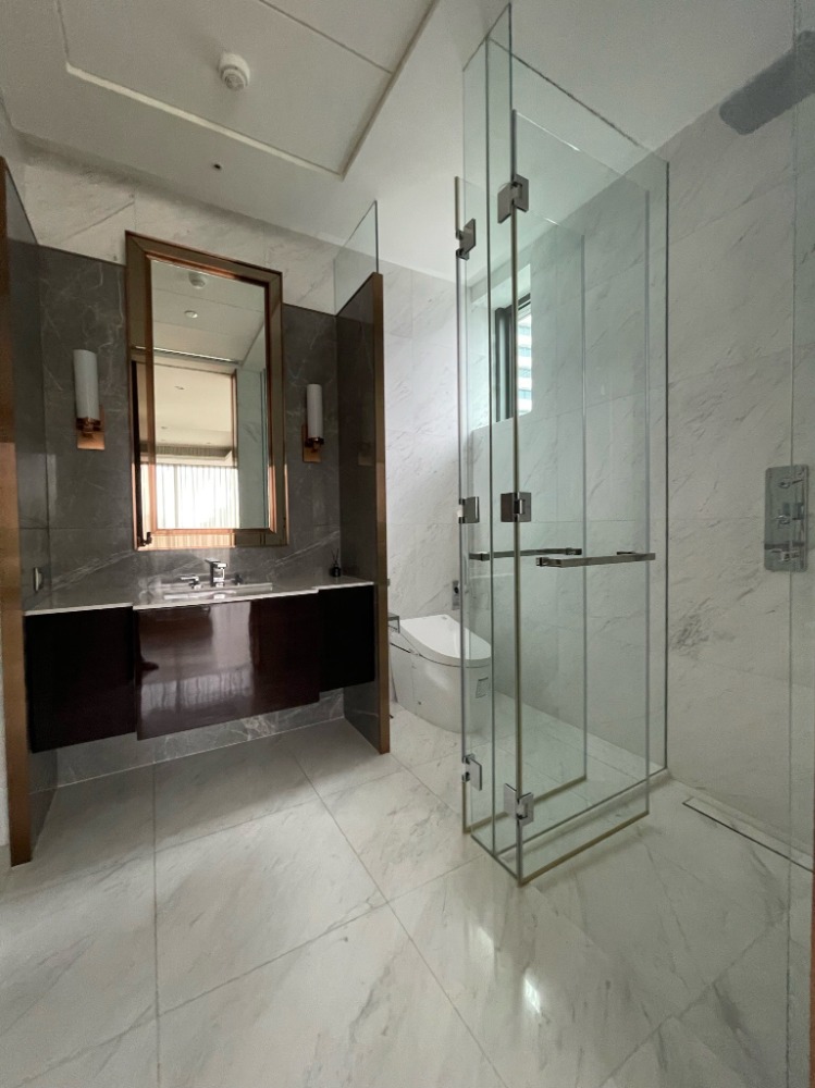 For RentCondoWitthayu, Chidlom, Langsuan, Ploenchit : Rent 2 bedrooms, 2 bathrooms, Sinthorn Ton Sinthorn Tonson, rent 140,000 baht