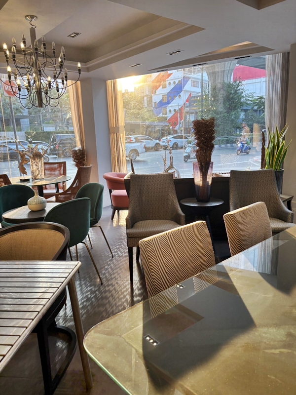 For RentShop HouseSukhumvit, Asoke, Thonglor : 3 -story commercial building, 31 sq.whi, 300 meters away from BTS Phrom Phong