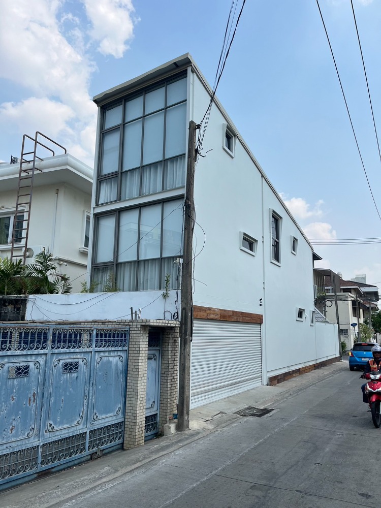 ขายบ้านอารีย์ อนุสาวรีย์ : 📢 ขายบ้านเดี่ยว 3 ชั้น พหลโยธิน ซอย 8 | ใกล้ BTS อารีย์-สะพานควาย | ทำเลทอง หายาก! 🏡✨