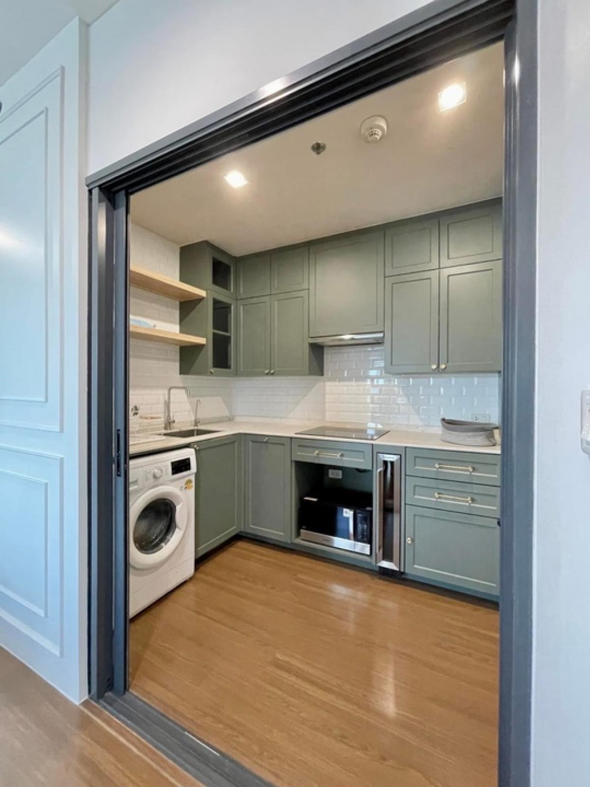 For SaleCondoSapankwai,Jatujak : Selling lower than the capital !! Sell ​​IDEO Phahon Chatuchak 63.20 SQ.M 2 BED 2 Bath, Floor 30+, only 8.9 MB !!