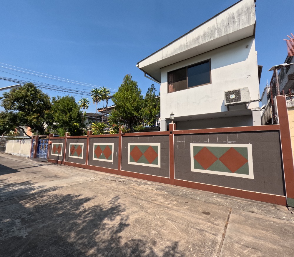 For SaleHouseBang kae, Phetkasem : House for sale, Housing, Soi Petchkasem 3, in the center of the city, good location, great value, 600 sqm.