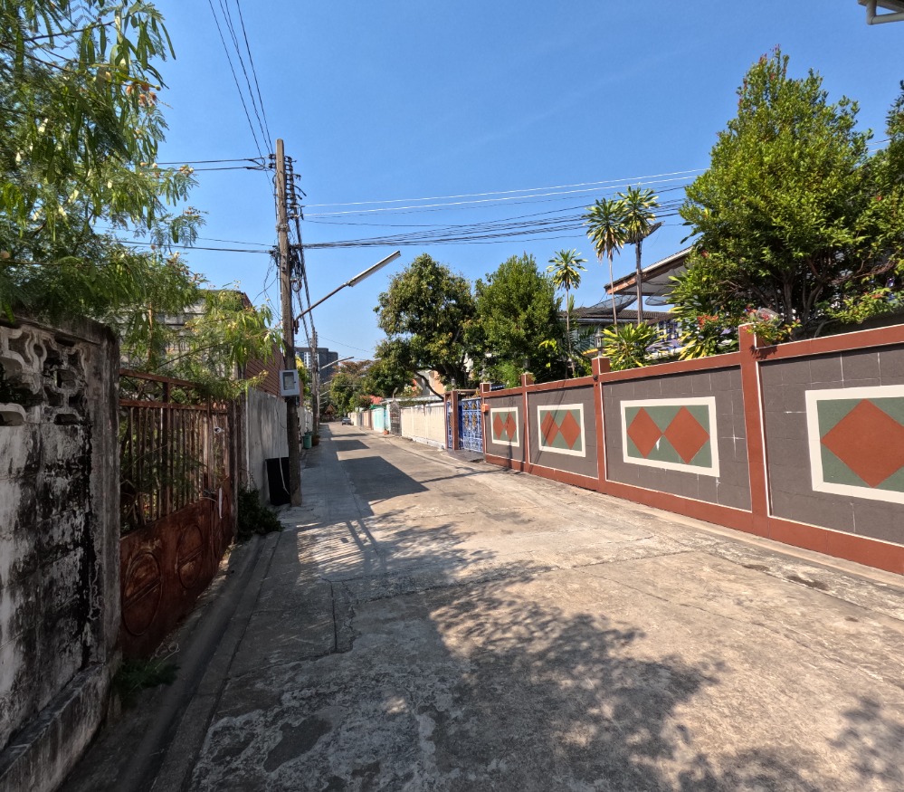 For SaleHouseBang kae, Phetkasem : House for sale, Housing, Soi Petchkasem 3, in the center of the city, good location, great value, 600 sqm.