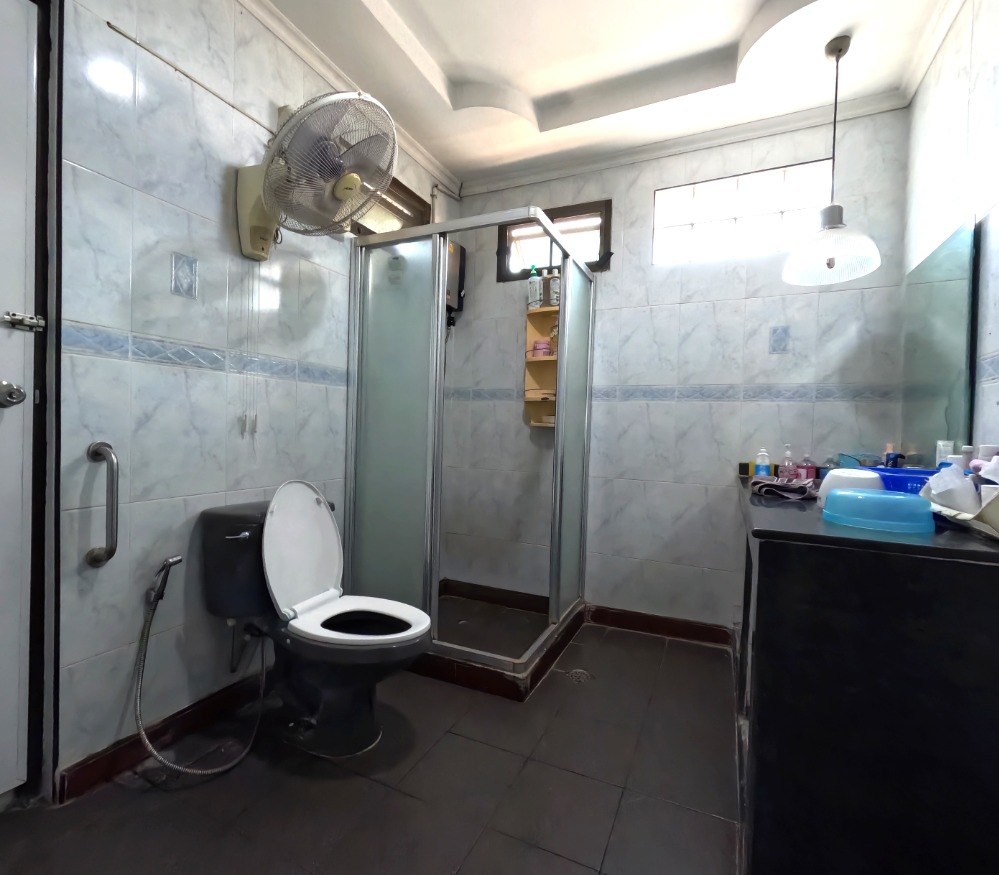 For SaleHouseBang kae, Phetkasem : House for sale, Housing, Soi Petchkasem 3, in the center of the city, good location, great value, 600 sqm.