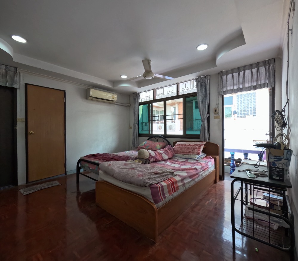For SaleHouseBang kae, Phetkasem : House for sale, Housing, Soi Petchkasem 3, in the center of the city, good location, great value, 600 sqm.
