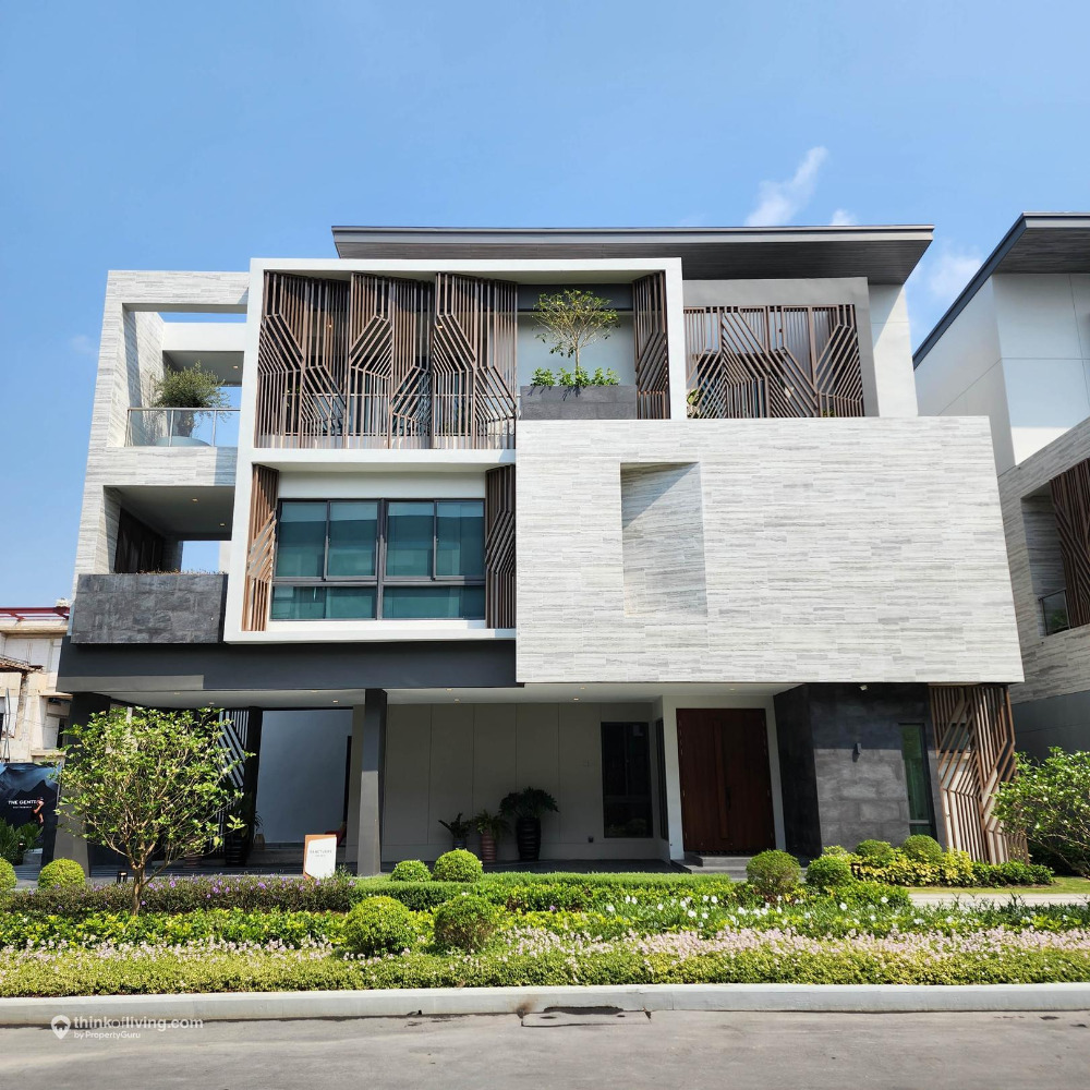 ขายบ้านพัฒนาการ ศรีนครินทร์ : The Gentry Phattanakan 2 Special Plot: 5bed 7bath +maid 134.2sqwah 695sqm. 77,900,000 Am: 0656199198