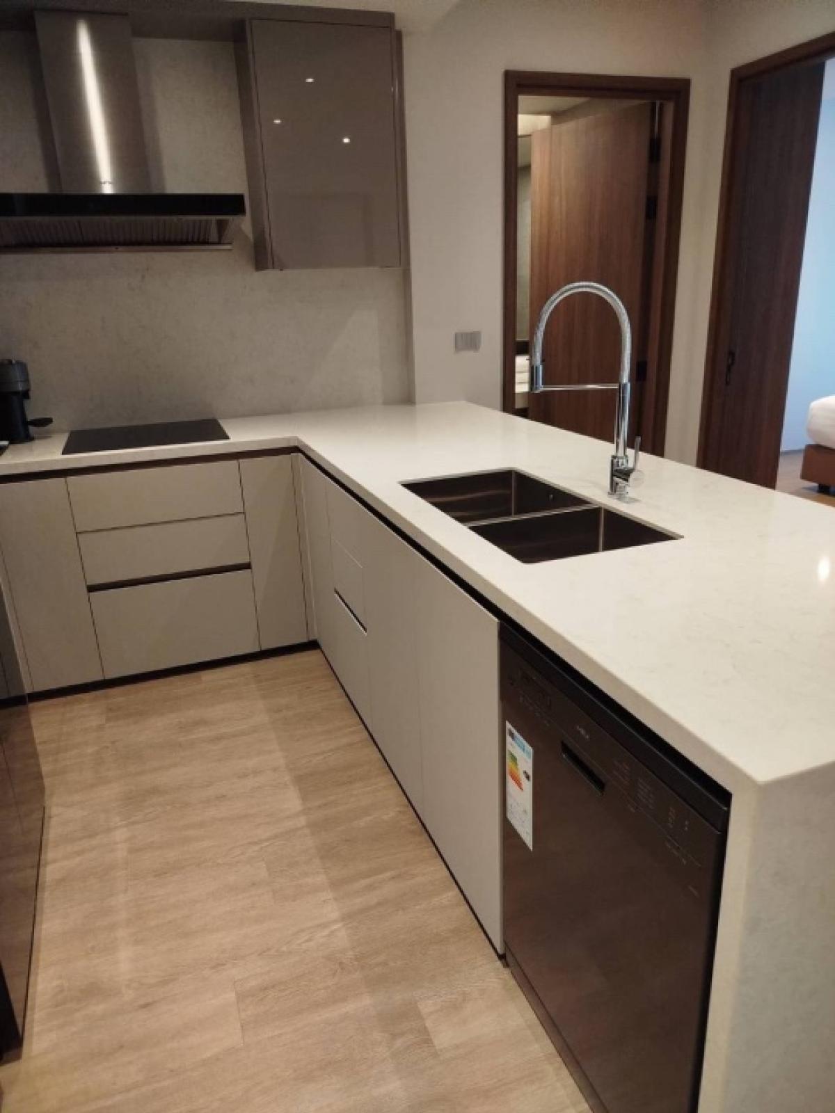 For RentCondoSukhumvit, Asoke, Thonglor : Pets Friendly new condo 90sqm. 3beds in 2room 2baths  for rent near BTS Phrompong