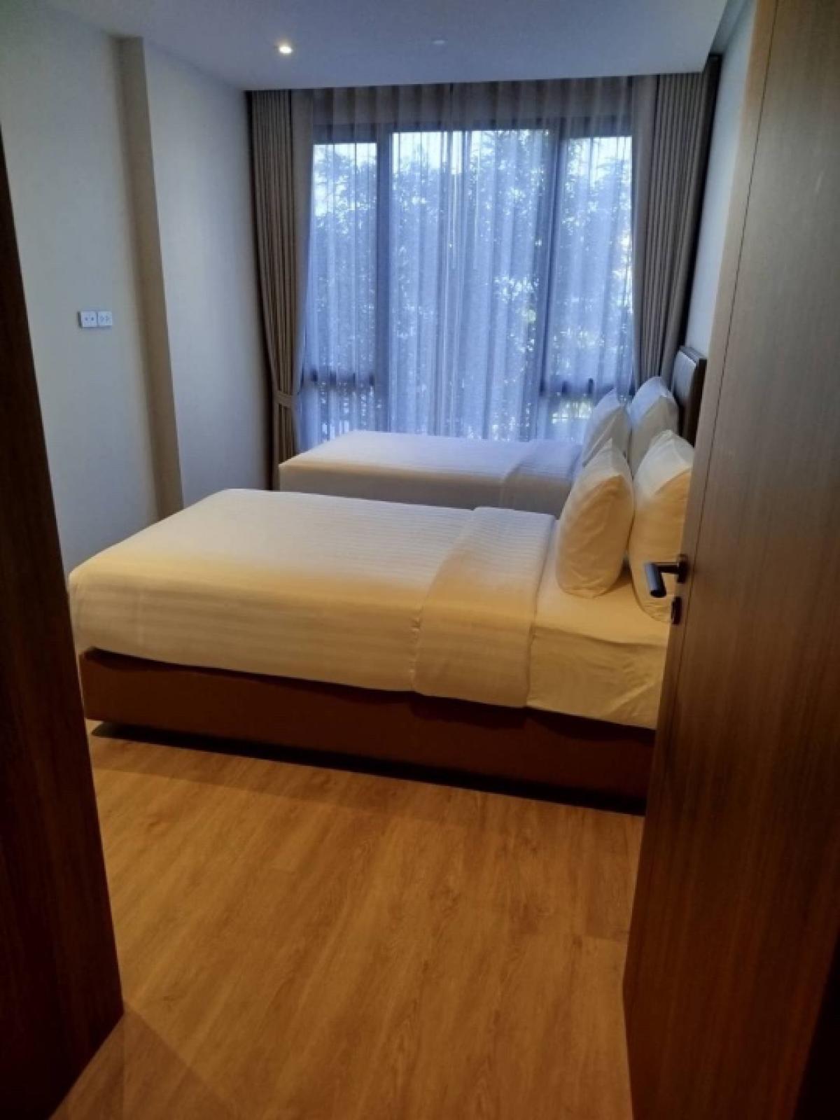 For RentCondoSukhumvit, Asoke, Thonglor : Pets Friendly new condo 90sqm. 3beds in 2room 2baths  for rent near BTS Phrompong