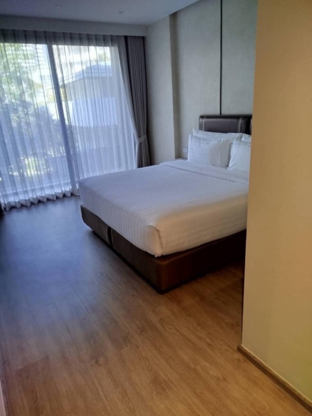 For RentCondoSukhumvit, Asoke, Thonglor : Pets Friendly new condo 90sqm. 3beds in 2room 2baths  for rent near BTS Phrompong
