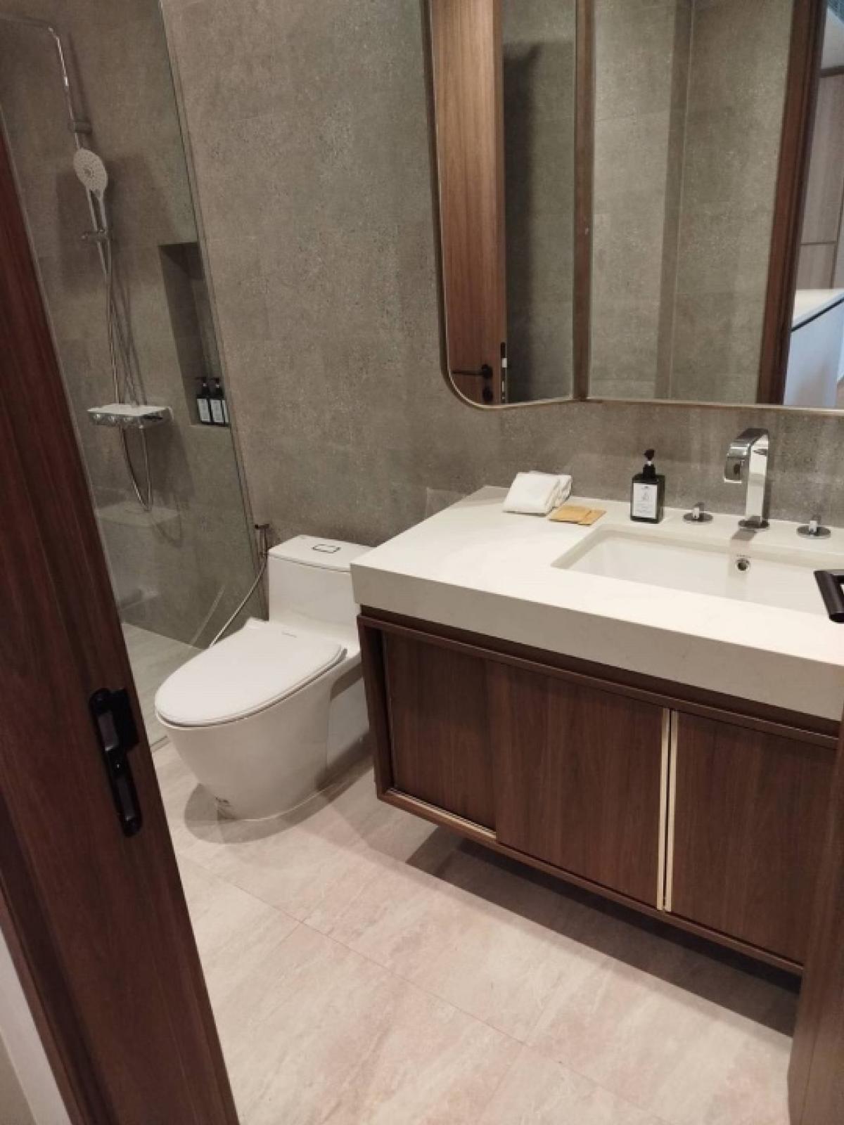 For RentCondoSukhumvit, Asoke, Thonglor : Pets Friendly new condo 90sqm. 3beds in 2room 2baths  for rent near BTS Phrompong