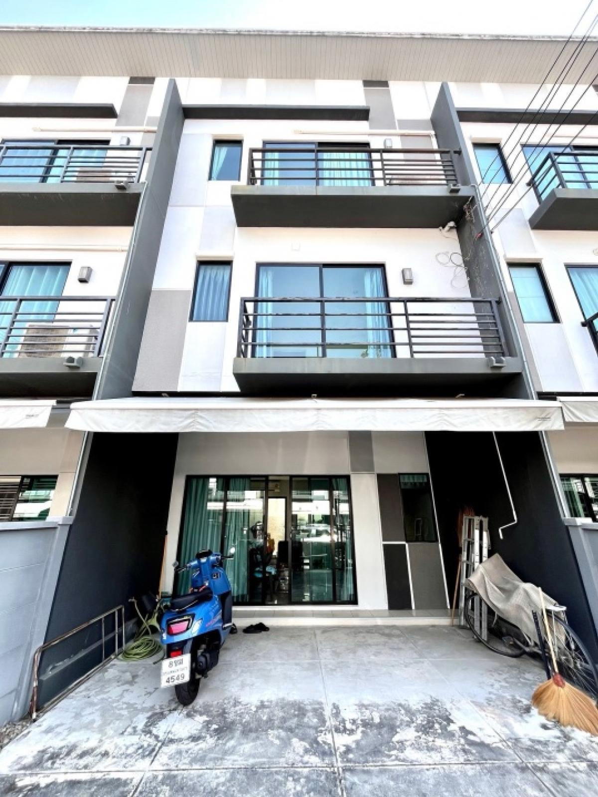 For SaleTownhomeRathburana, Suksawat : House for sale in the middle of the city-Suksawat BTS location
