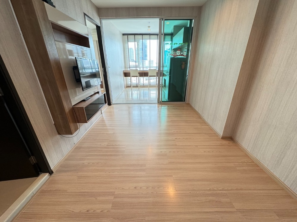 ให้เช่าคอนโดสาทร นราธิวาส : Rhythm Sathorn วิวแม่น้ำ Size 45 sqm, Fully Furnished , 22,000/Month