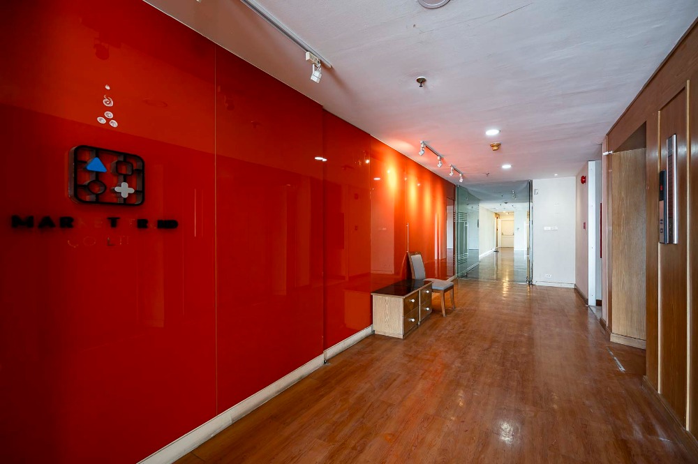 For RentCondoWitthayu, Chidlom, Langsuan, Ploenchit : Very worthwhile! Large apartment rental 700 sq.m., cheap animal raising, office + residence, can be a large balcony