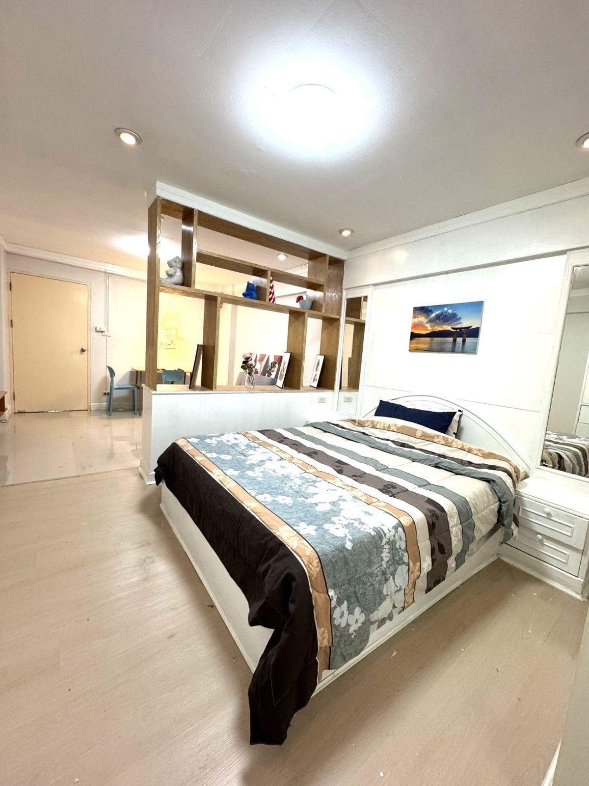 For SaleCondoRatchadapisek, Huaikwang, Suttisan : 💥Really cheap in this area! Newly renovated condo near the BTS, only 6 hundred thousand! Good location, great price! Ready to move in, in the heart of Ratchada - Suea Yai, near MRT Lat Phrao / Yellow Line / Chandrakasem University / Chokchai 4