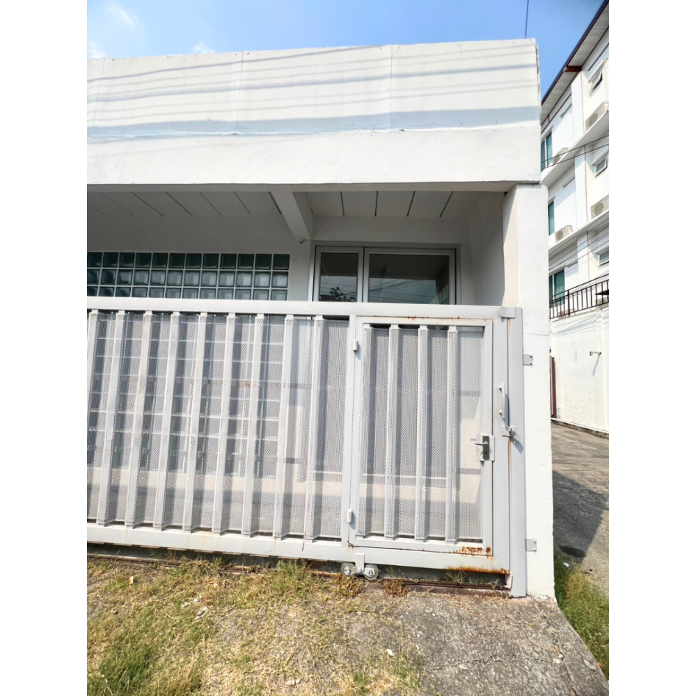 For RentTownhomeChokchai 4, Ladprao 71, Ladprao 48, : For Rent: 2 Units of 2-Story Townhouse in a Prime Location Only 10 minutes from BTS