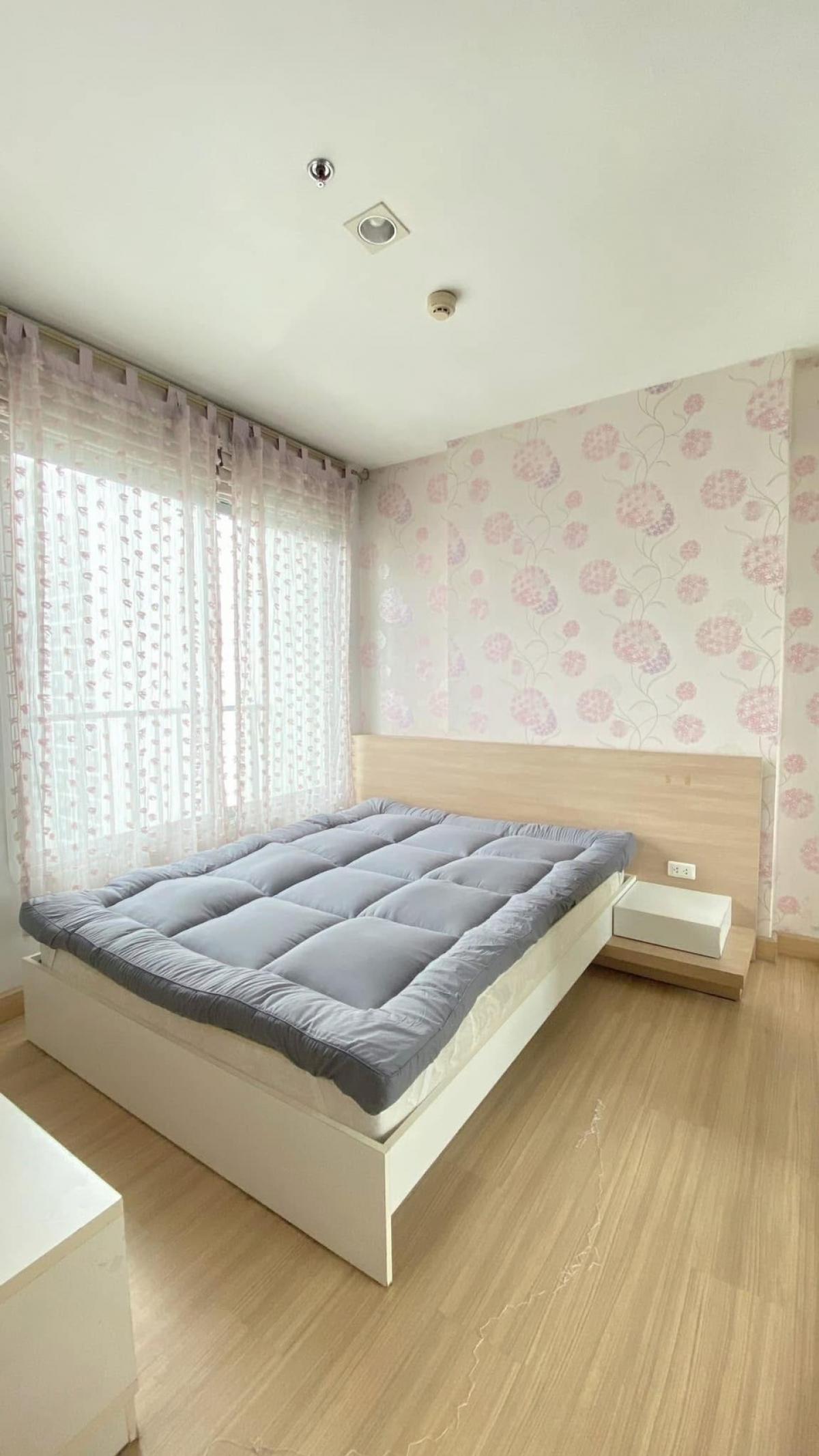For RentCondoPattanakan, Srinakarin : Full Furnished Ready To Move Inthe Parkland Srinakarin- Full Furnished Ready to Move- 1 BED 1 Bath- 48 SQM.- Pool View- Big Room- Walk in Closet- FL 10- C Building- Booking Tel/Line 0897999954