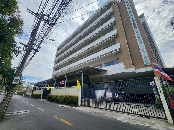 ขายที่ดินสุขุมวิท อโศก ทองหล่อ : ขายที่ดิน 109 ตรว ถมแล้ว ซอยเอกมัย 12 หรือซอย ปรีดีย์พนมยงค์ 37 เข้าจากถนนสุขุมวิท เพียง 2 กม เหมาะสร้างบ้านพัก สำนักงาน อพาร์ทเม้นท์