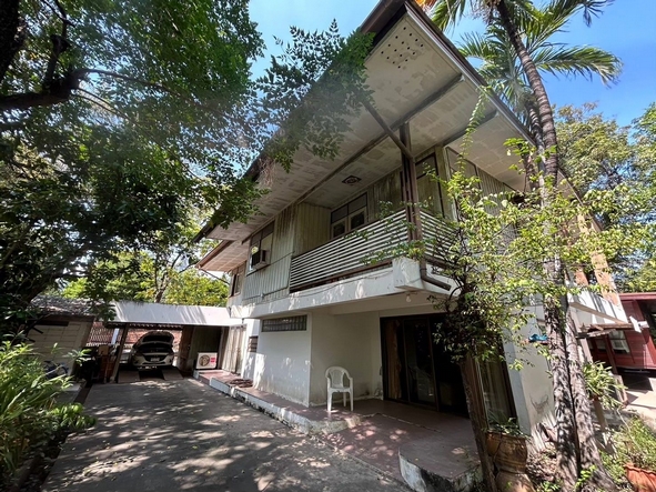 ขายที่ดินสุขุมวิท อโศก ทองหล่อ : ขายที่ดิน 109 ตรว ถมแล้ว ซอยเอกมัย 12 หรือซอย ปรีดีย์พนมยงค์ 37 เข้าจากถนนสุขุมวิท เพียง 2 กม เหมาะสร้างบ้านพัก สำนักงาน อพาร์ทเม้นท์