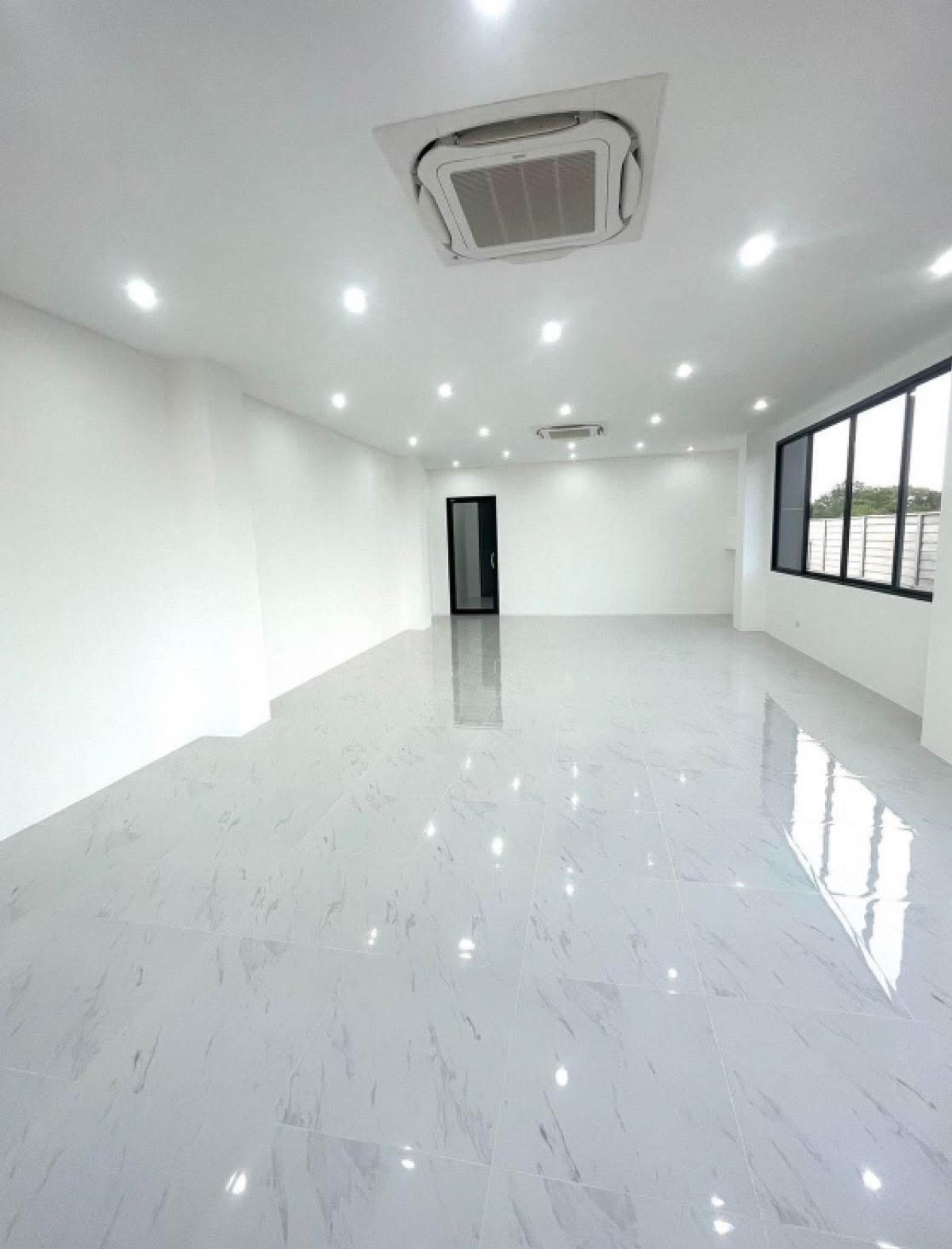 For RentFactoryPathum Thani,Rangsit, Thammasat : Rent/sell brand new construction factory On a dark purple area The land size starts at 337 - 505 square wah per 1 plot of Lam Luk Ka Khlong 9, Pathum Thani.