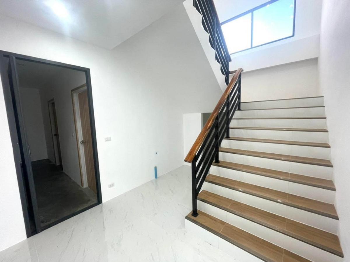 For RentFactoryPathum Thani,Rangsit, Thammasat : Rent/sell brand new construction factory On a dark purple area The land size starts at 337 - 505 square wah per 1 plot of Lam Luk Ka Khlong 9, Pathum Thani.