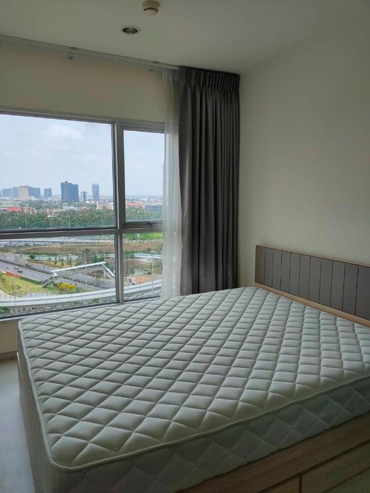 For RentCondoThaphra, Talat Phlu, Wutthakat : The front building is 600 meters from BTS Wutthakas. Rent Aspai Sathorn, Taksin Timbern, Floor 11