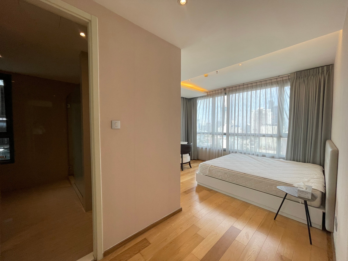 ขายคอนโดสุขุมวิท อโศก ทองหล่อ : หลุดจอง เอช สุขุมวิท 43 คอนโดมิเนียม 2 ห้องนอน ไซ์ใหญ่ ใจกลางพร้อมพงษ์ ห้องมุม วิวไม่ บล้อค เพียง 9.5 ล้าน 