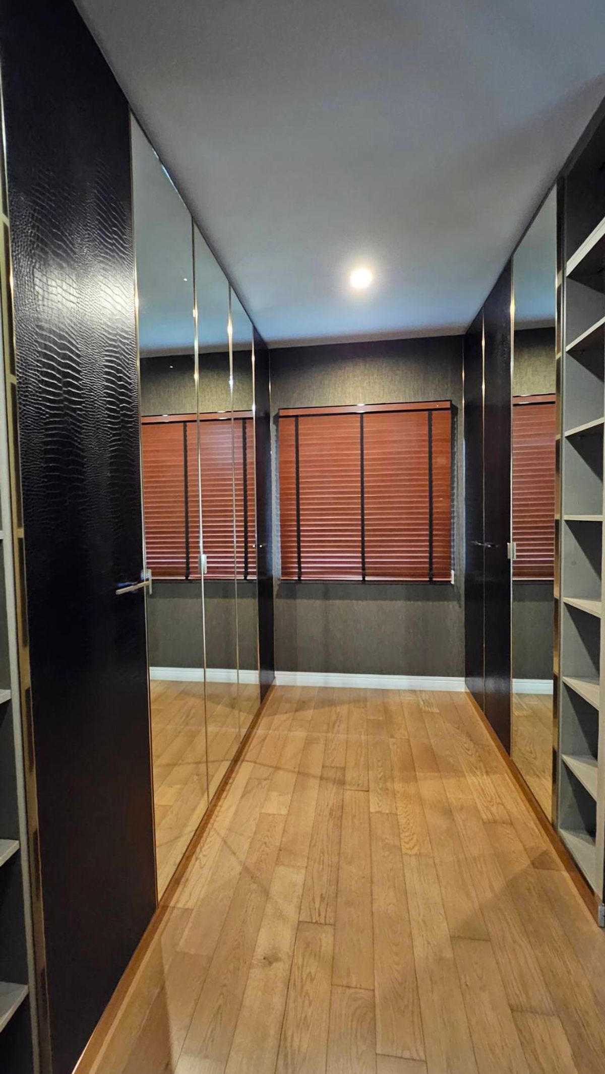 For RentHousePattanakan, Srinakarin : 🚩FOR RENT LUXURY HOUSE, a single house, very big corner 🔥 House number is already rich 🔥 Ready to stay - special price 🔥