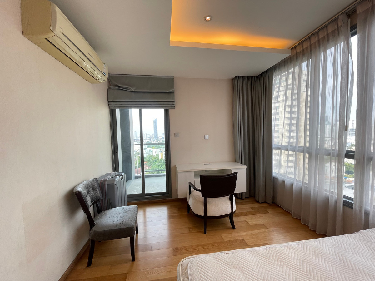 ขายคอนโดสุขุมวิท อโศก ทองหล่อ : หลุดจอง เอช สุขุมวิท 43 คอนโดมิเนียม 2 ห้องนอน ไซ์ใหญ่ ใจกลางพร้อมพงษ์ ห้องมุม วิวไม่ บล้อค เพียง 9.5 ล้าน 