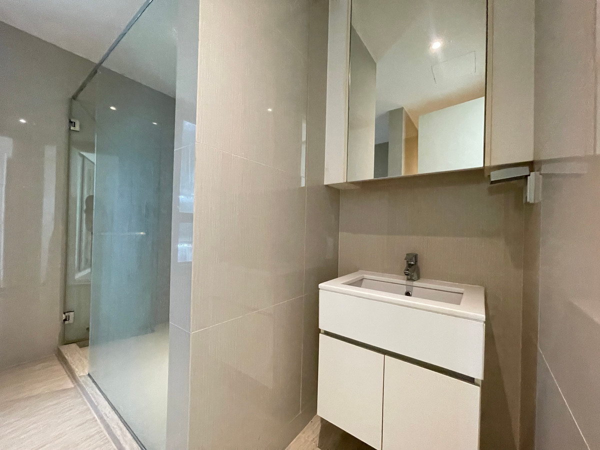 ขายคอนโดสุขุมวิท อโศก ทองหล่อ : หลุดจอง เอช สุขุมวิท 43 คอนโดมิเนียม 2 ห้องนอน ไซ์ใหญ่ ใจกลางพร้อมพงษ์ ห้องมุม วิวไม่ บล้อค เพียง 9.5 ล้าน 