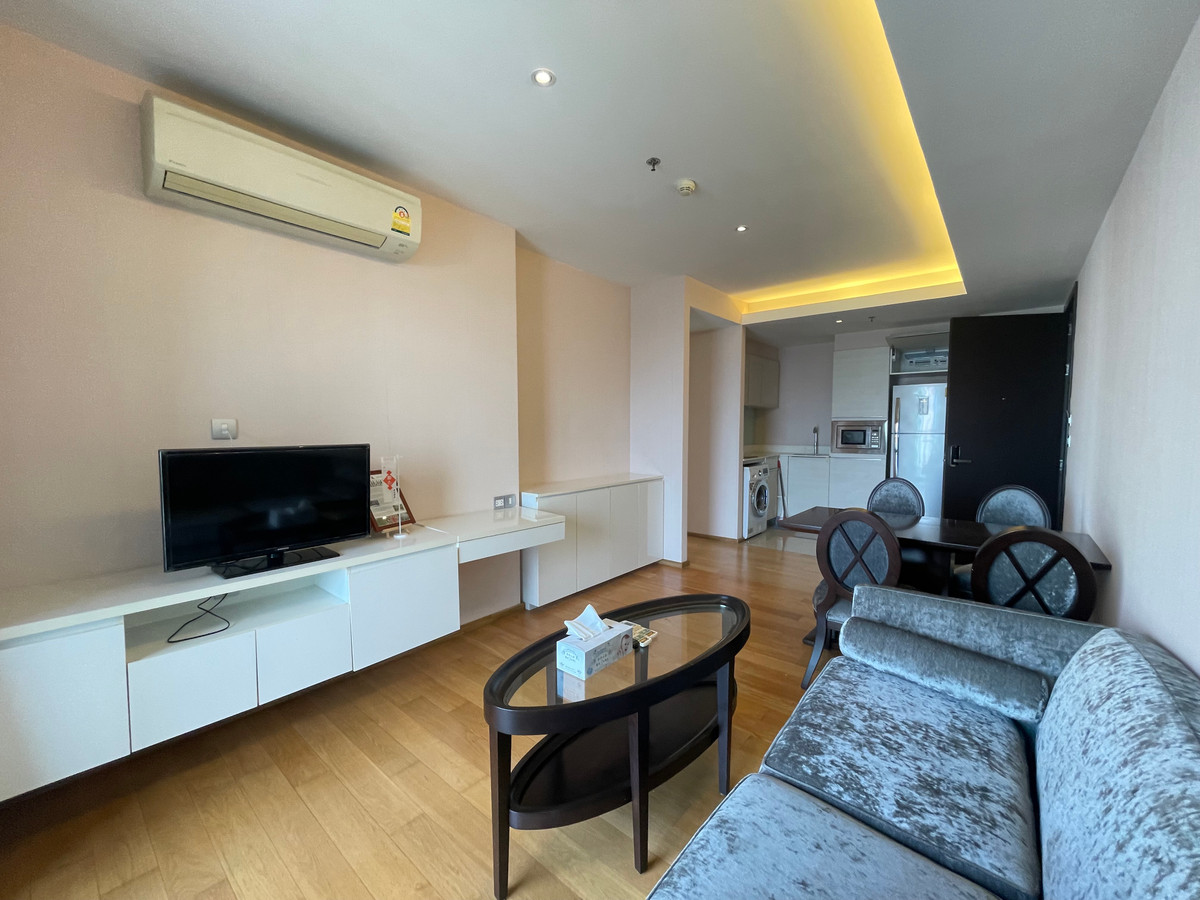 For SaleCondoSukhumvit, Asoke, Thonglor : For Sell H Sukhumvit 43 condominium 2 bedroom with bathtub conner unit Rare item