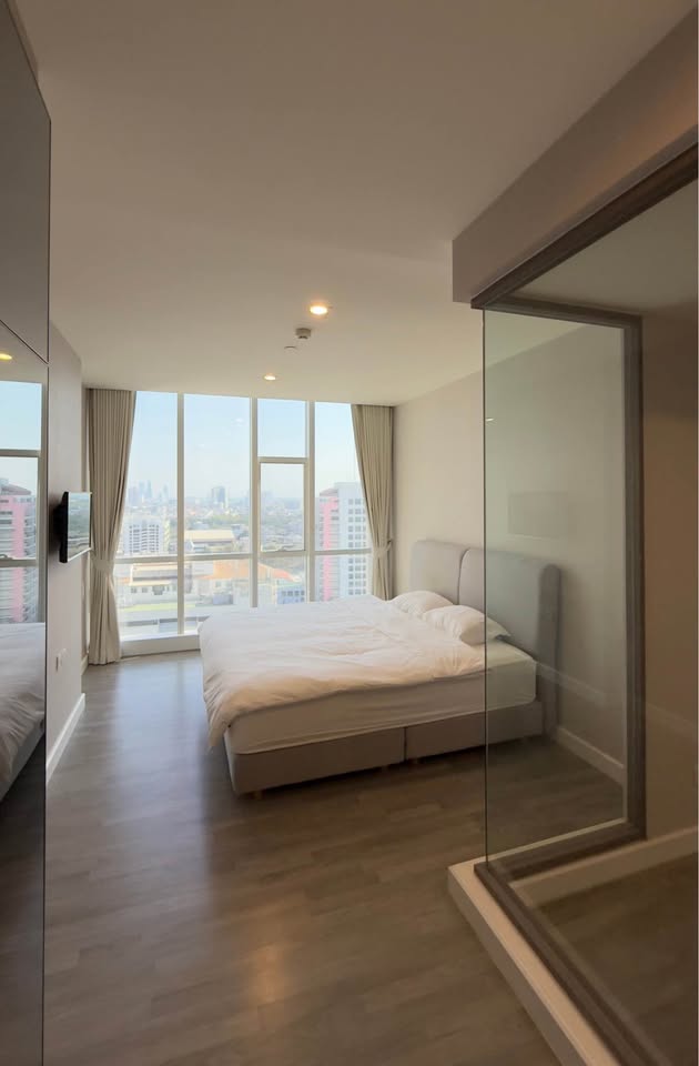ให้เช่าคอนโดสาทร นราธิวาส : คอนโด The Room Sathorn ถนนปั้น ว่างให้เช่า ห้องใหญ่ 46.8 ตร.ม. ใกล้ BTS สุรศักดิ์ และ BTS เซนต์หลุยส์