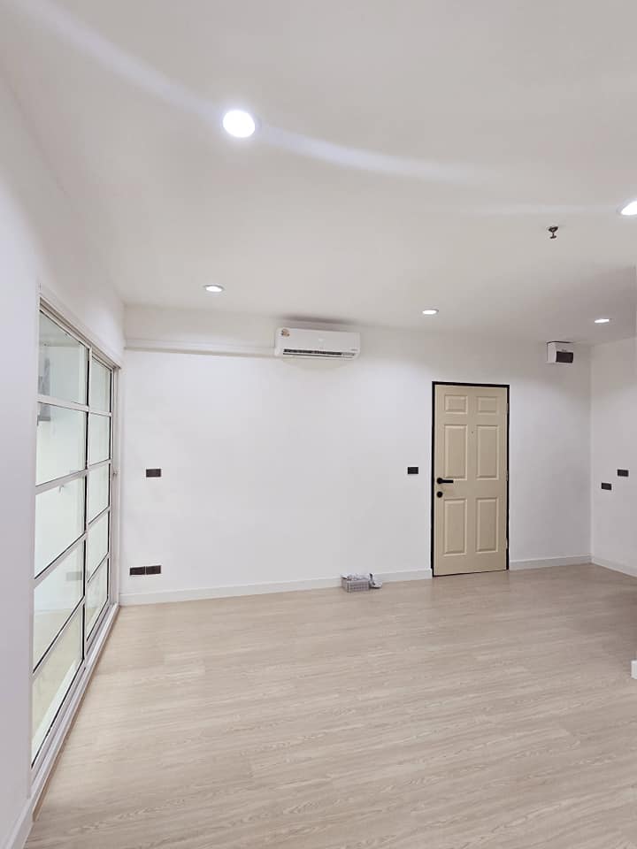 For SaleCondoRatchadapisek, Huaikwang, Suttisan : Urgent sale, Jonny Condo, Room 30 sqm. 9, ready to move in (S4614)