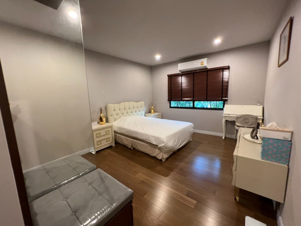 For RentHousePattanakan, Srinakarin : 🚩FOR RENT LUXURY HOUSE, a single house, very big corner 🔥 House number is already rich 🔥 Ready to stay - special price 🔥