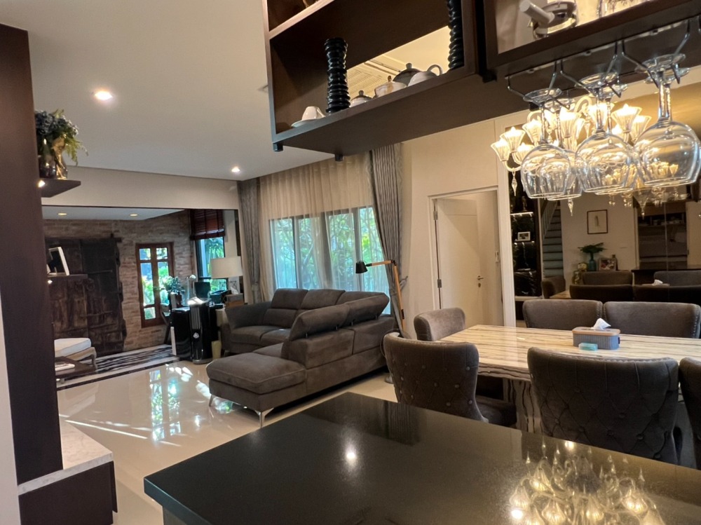 For RentHousePattanakan, Srinakarin : 🚩FOR RENT LUXURY HOUSE, a single house, very big corner 🔥 House number is already rich 🔥 Ready to stay - special price 🔥