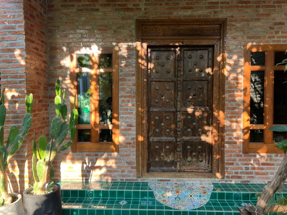 For RentHousePattanakan, Srinakarin : 🚩FOR RENT LUXURY HOUSE, a single house, very big corner 🔥 House number is already rich 🔥 Ready to stay - special price 🔥