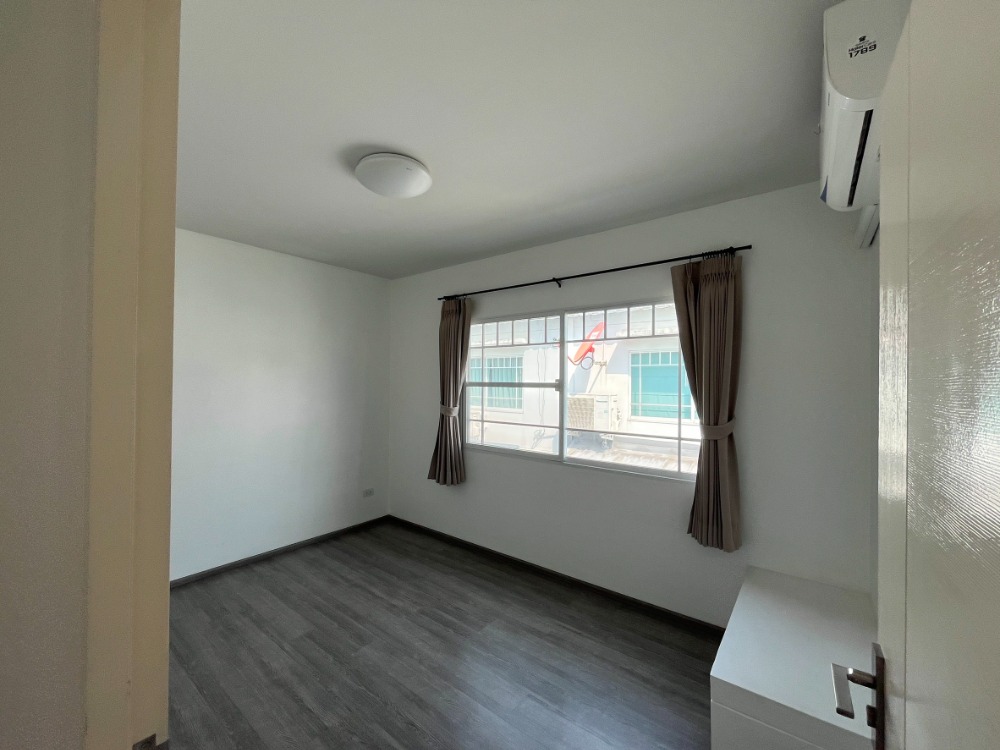 ให้เช่าทาวน์โฮมสมุทรปราการ สำโรง : 🏡🏡อัพเดตบ้านว่าง🐶😸 ทาวน์โฮม หลังเมกะ บางนา เริ่มต้น 17,000 บาท 2 ห้องนอน 3 ห้องน้ำ เลี้ยงสัตว์ได้  Indy (1) bangna km.7 ✅ 18,000฿ เลี้ยงสัตว์ได้ https://www.livinginsider.com/re/2457199  Indy (1) bangna km.7 ✅ 19,000