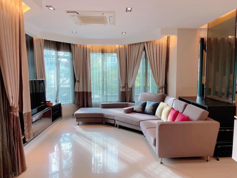 ให้เช่าบ้านลาดกระบัง สุวรรณภูมิ : 🎊 ปล่อยเช่า / ขาย บ้านใหญ่ 114 ตรว โครงการโกลเด้น นครา อ่อนนุช 65 - พระรามเก้า-มอเตอร์เวย์ มี 4 ห้องนอน ใกล้กับ Airport Link สถานีทับช้าง และ สถานีหัวหมาก