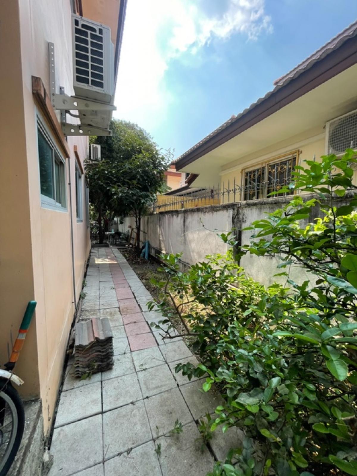 ขายบ้านนนทบุรี บางใหญ่ บางบัวทอง : ขายด่วน บ้านเดี่ยวหลังใหญ่  บ้านทิวตะวัน บางใหญ่ ซอยโรงเรียนสารสาสน์วิเทศ บางบัวทอง 55.70 ตรว