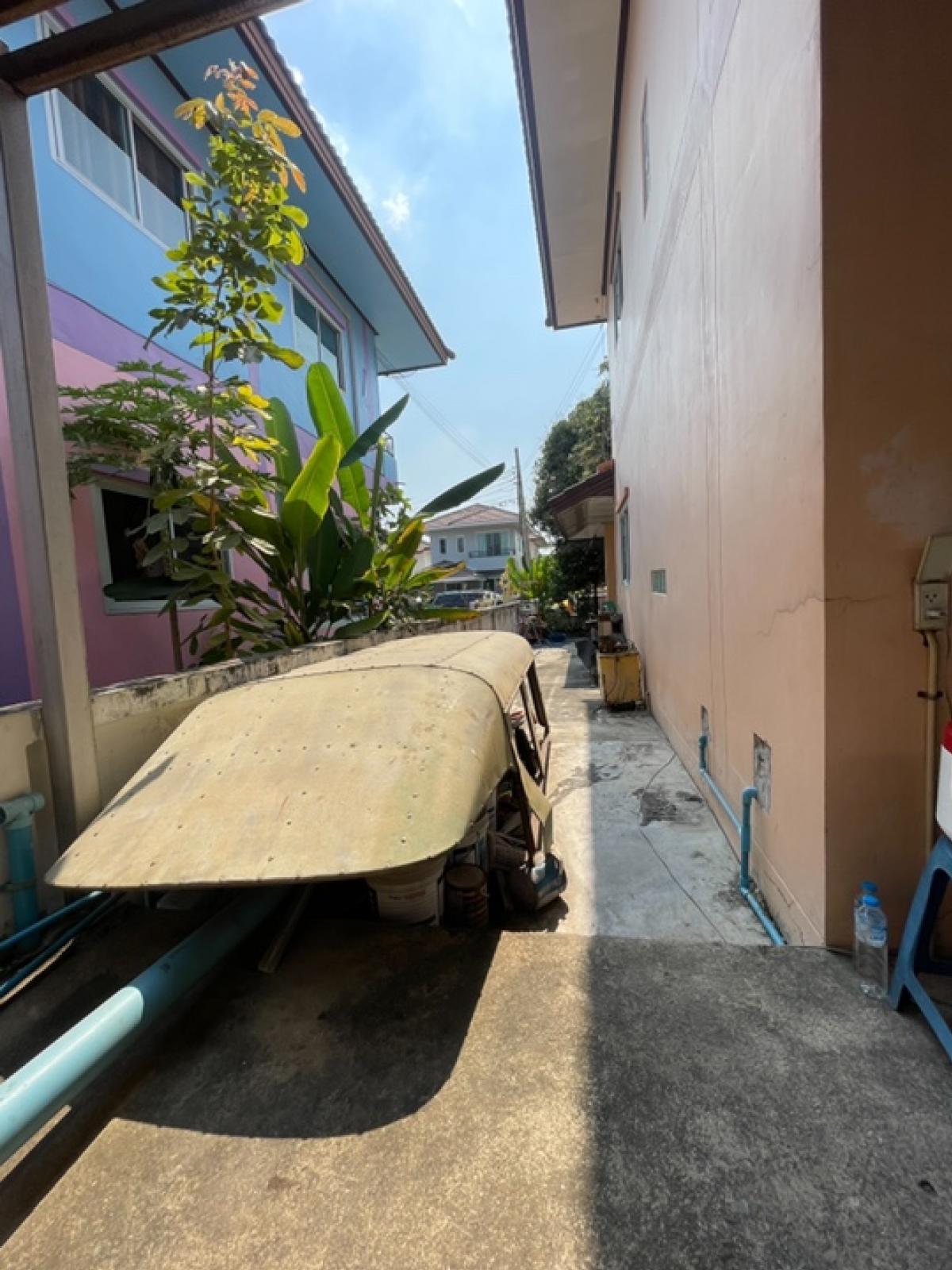 ขายบ้านนนทบุรี บางใหญ่ บางบัวทอง : ขายด่วน บ้านเดี่ยวหลังใหญ่  บ้านทิวตะวัน บางใหญ่ ซอยโรงเรียนสารสาสน์วิเทศ บางบัวทอง 55.70 ตรว