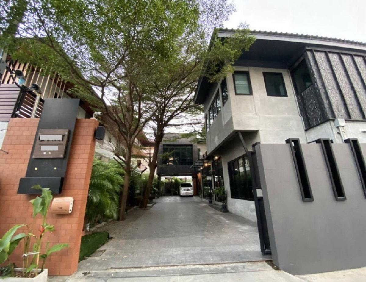 For RentHome OfficeYothinpattana,CDC : ▲ Urgent rental for office 104 sq.w. Soi Yothin Phatthana 3 ▲ Rental price 100,000 baht/month 📞 098-9192446 (En