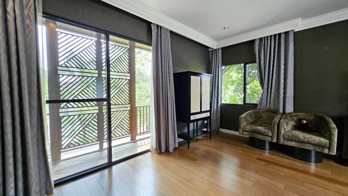 For RentHousePattanakan, Srinakarin : 🚩FOR RENT LUXURY HOUSE, a single house, very big corner 🔥 House number is already rich 🔥 Ready to stay - special price 🔥