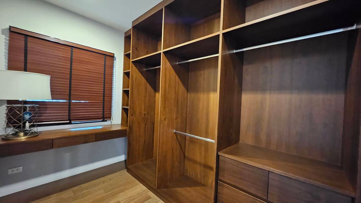 For RentHousePattanakan, Srinakarin : 🚩FOR RENT LUXURY HOUSE, a single house, very big corner 🔥 House number is already rich 🔥 Ready to stay - special price 🔥