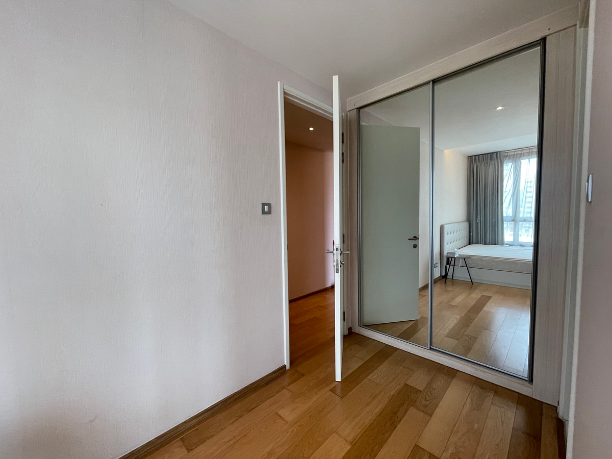 ขายคอนโดสุขุมวิท อโศก ทองหล่อ : หลุดจอง เอช สุขุมวิท 43 คอนโดมิเนียม 2 ห้องนอน ไซ์ใหญ่ ใจกลางพร้อมพงษ์ ห้องมุม วิวไม่ บล้อค เพียง 9.5 ล้าน 