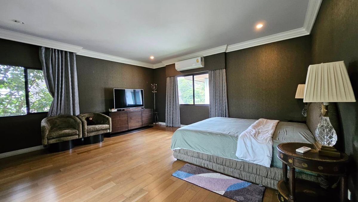 For RentHousePattanakan, Srinakarin : 🚩FOR RENT LUXURY HOUSE, a single house, very big corner 🔥 House number is already rich 🔥 Ready to stay - special price 🔥