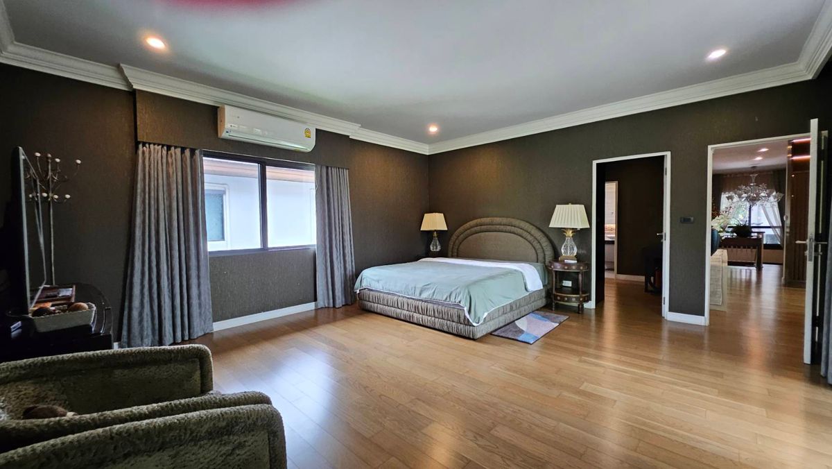 For RentHousePattanakan, Srinakarin : 🚩FOR RENT LUXURY HOUSE, a single house, very big corner 🔥 House number is already rich 🔥 Ready to stay - special price 🔥