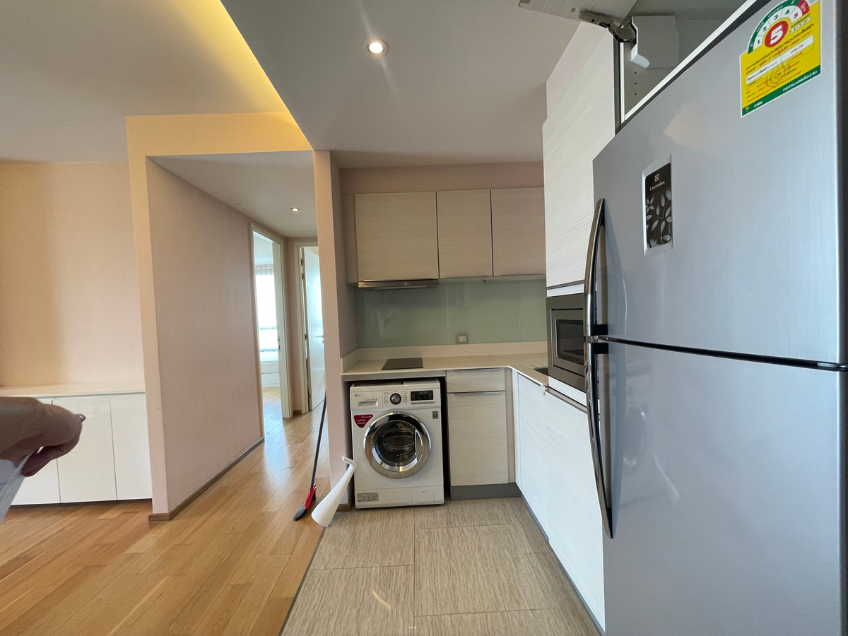 ขายคอนโดสุขุมวิท อโศก ทองหล่อ : หลุดจอง เอช สุขุมวิท 43 คอนโดมิเนียม 2 ห้องนอน ไซ์ใหญ่ ใจกลางพร้อมพงษ์ ห้องมุม วิวไม่ บล้อค เพียง 9.5 ล้าน 