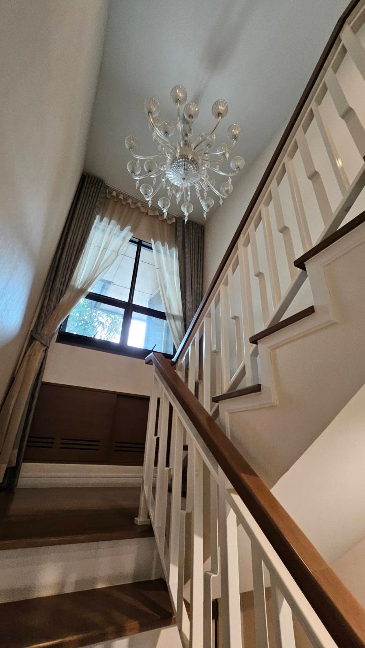 For RentHousePattanakan, Srinakarin : 🚩FOR RENT LUXURY HOUSE, a single house, very big corner 🔥 House number is already rich 🔥 Ready to stay - special price 🔥